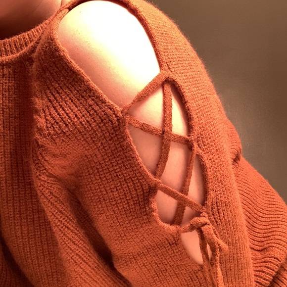 Sweater - Picture 4 of 4